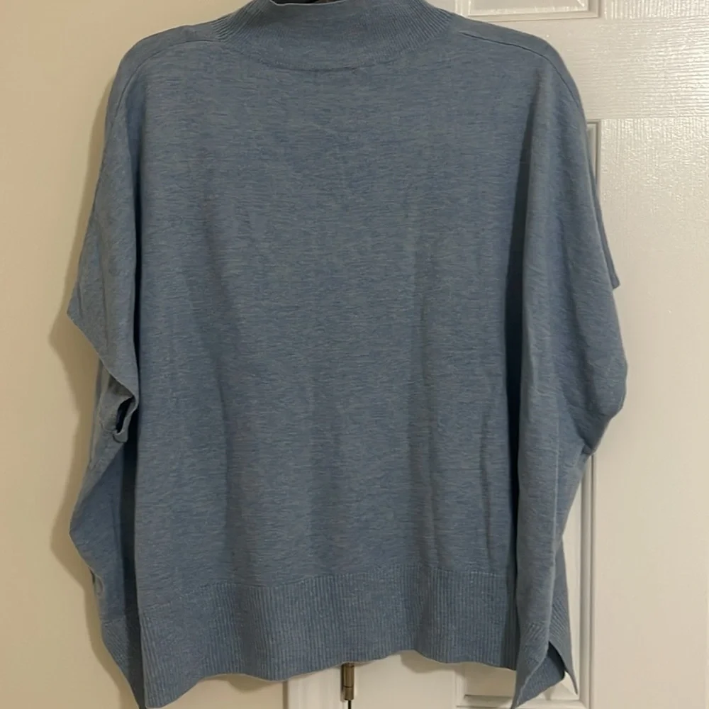 Karissa Blue Mock Neck Short Sleeve Sweater size one size - Picture 4 of 4